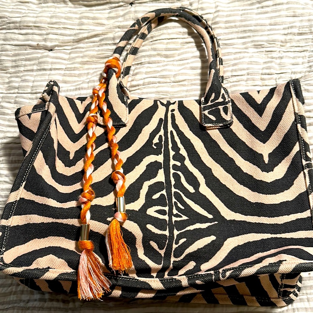 Vince Camuto animal print canvas tote. Gently used, excellent condition.